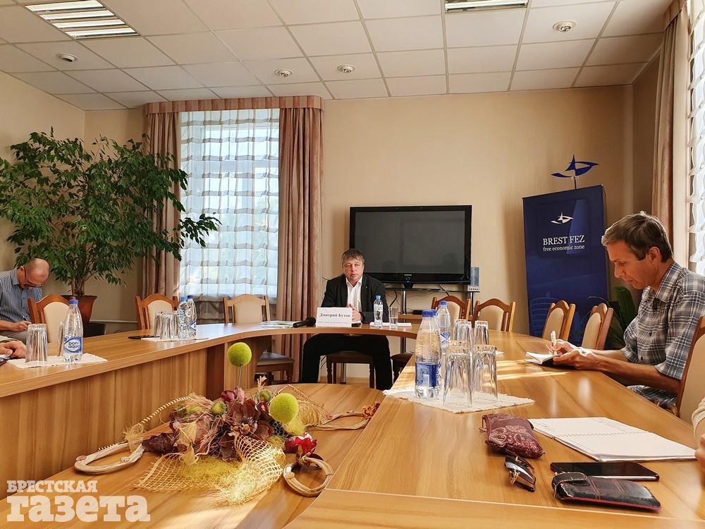 Пресс-конференция ООО "Аккумуляторный альянс" с участием директора Дмитрия Бутова. Фото: