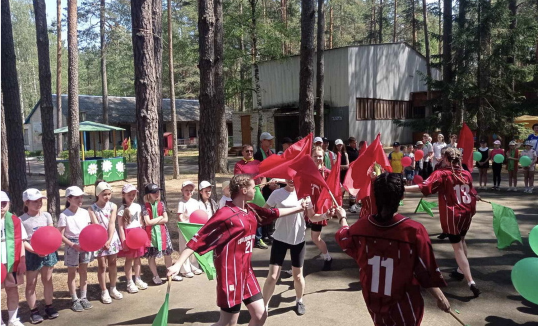 Открытие лагерной смены «Я + ТЫ = ПАТРИОТ» в оздоровительном лагере «Звездочка» Барановичского района. Фото: nashkraj.by.