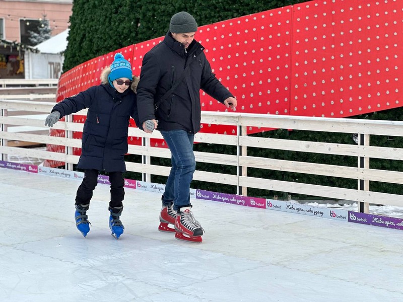 Каток на площади Ленина в Бресте.