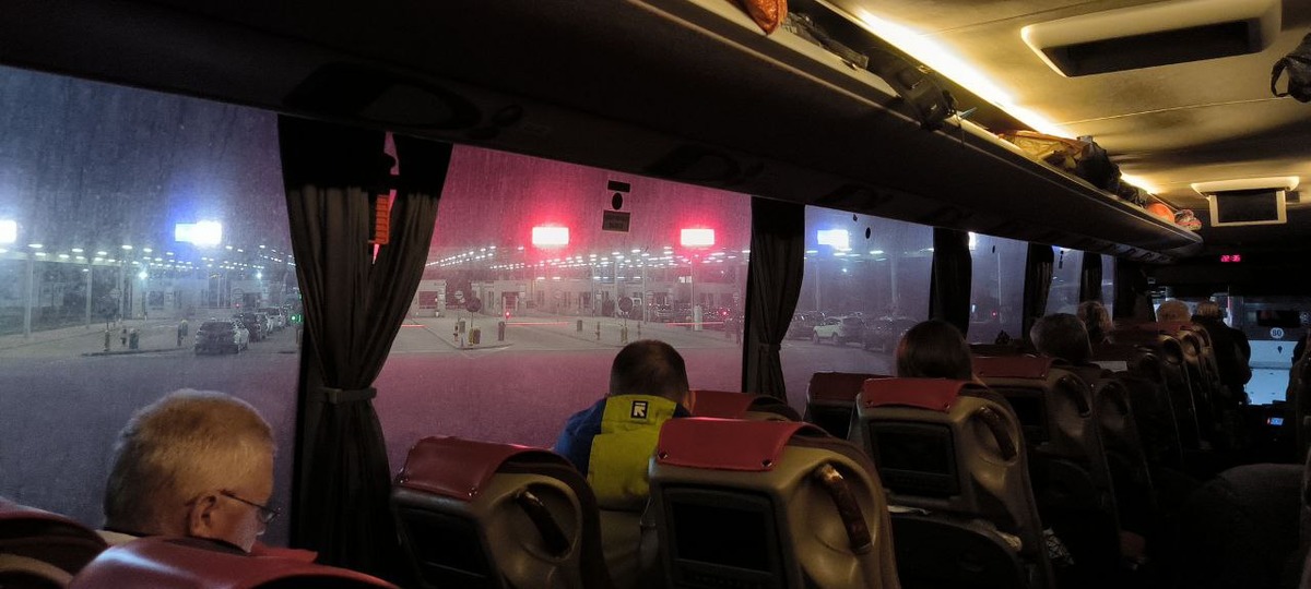 Внутри рейсового автобуса в польском пункте пропуска «Тересполь»