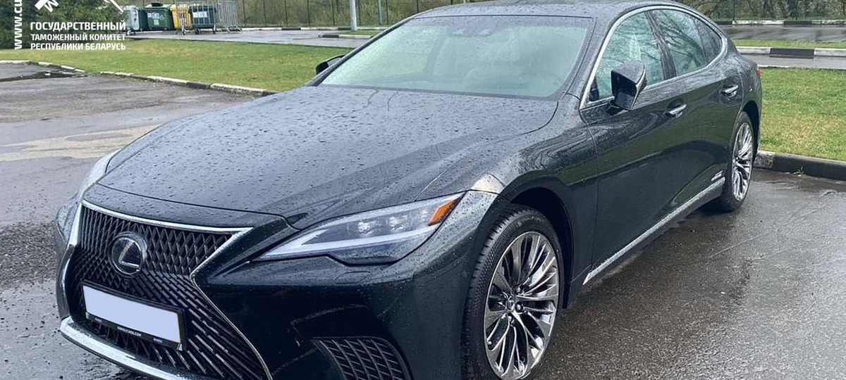 Один из элитных автомобилей, которые задержали на границе в пункте пропуска «Брест»