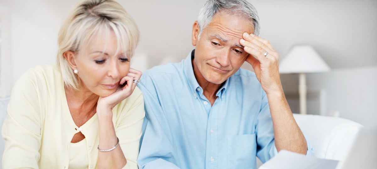 Двое пенсионеров, пенсии, выплаты пенсионерам