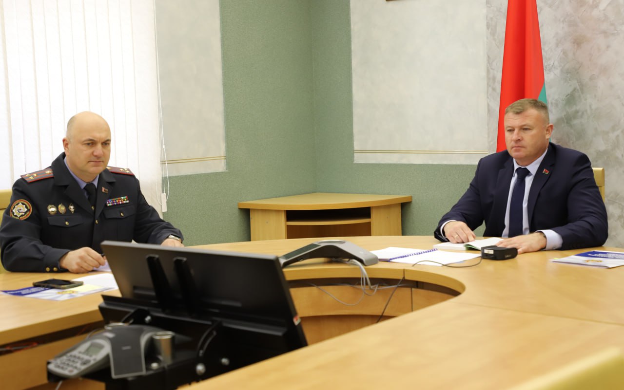 Правительственное совещание по безопасности дорожного движения при Совете Министров Республики Беларусь с участием первого заместителя Министра внутренних дел Юрия Назаренко (справа). Фото: «На страже».