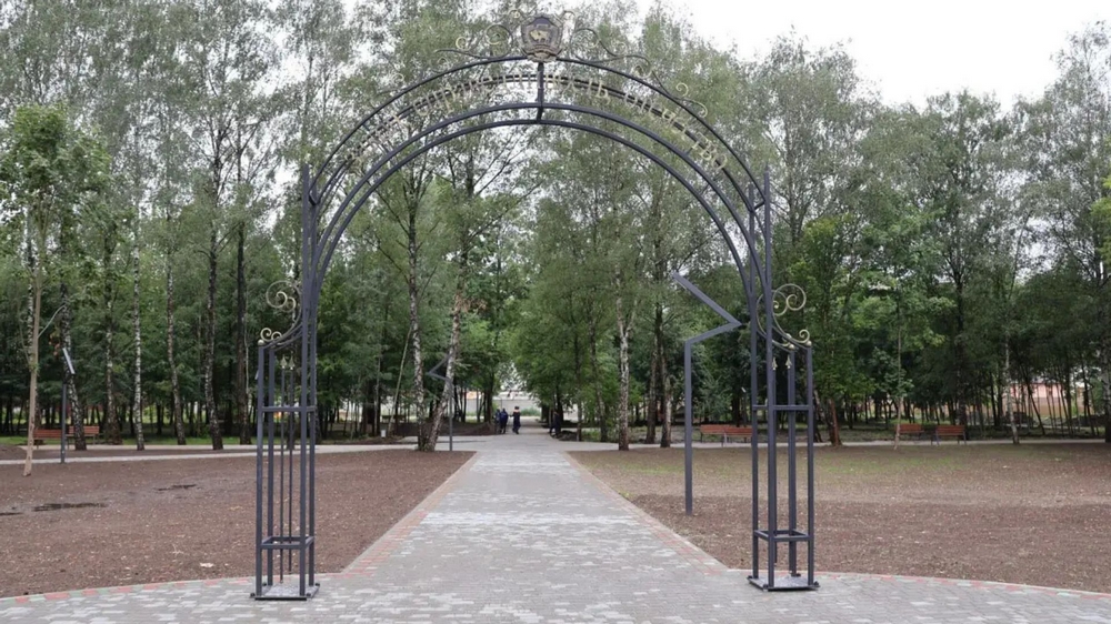 Сквер в Бресте на улице Папанина.