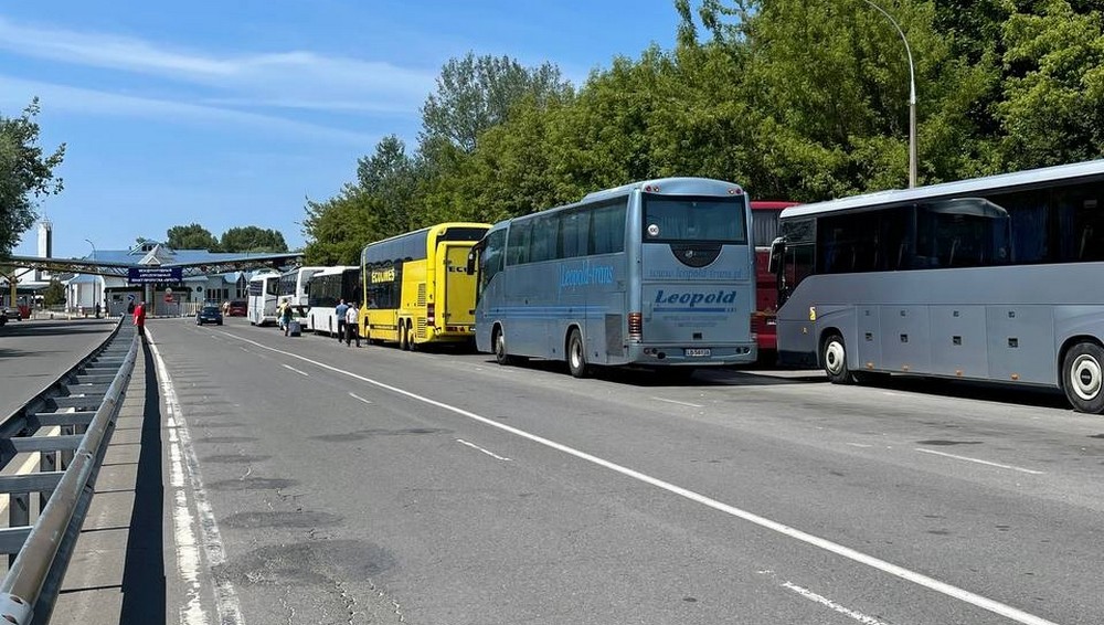 Очередь перед пунктом пропуска «Брест» в июне 2025 года. Фото из приграничных чатов