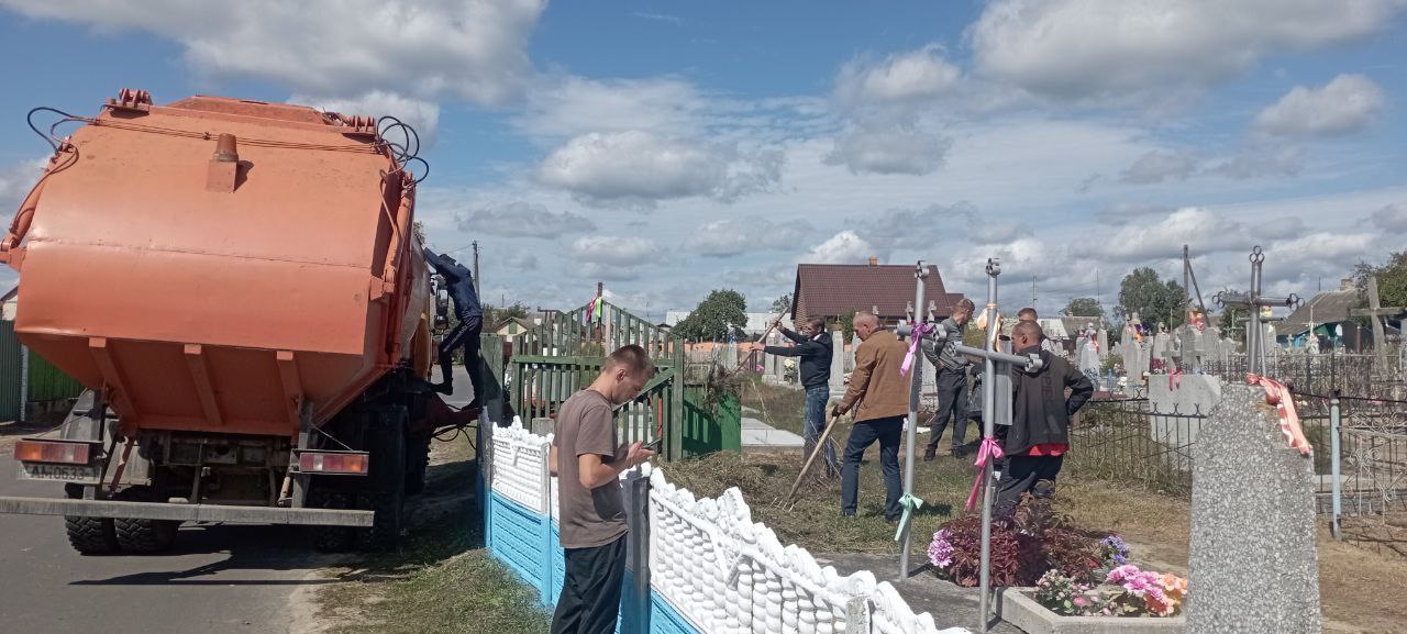 Осужденные в Столине трудятся на кладбище