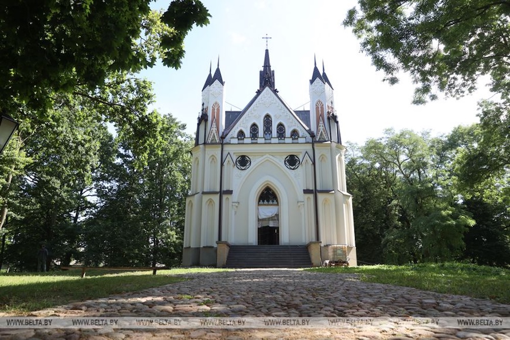 Памятник XIX века – каплица-усыпальница рода Ожешко в деревне Закозель Дрогичинского района. 