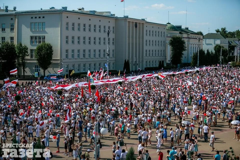 Площадь Ленина в Бресте. Мирный протест против фальсифицированных выборов