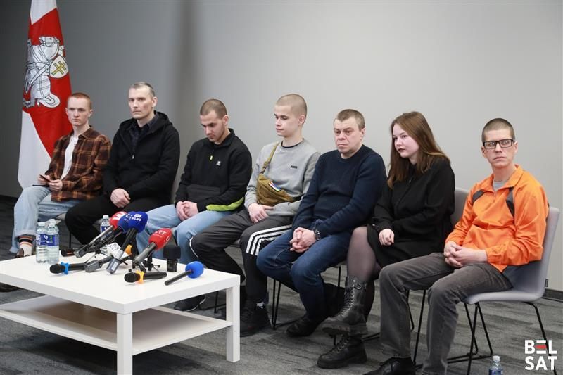 Пресс-конференция с освобожденными политзаключенными в Вильнюсе 22 декабря 2025 года. Фото: «Белсат»