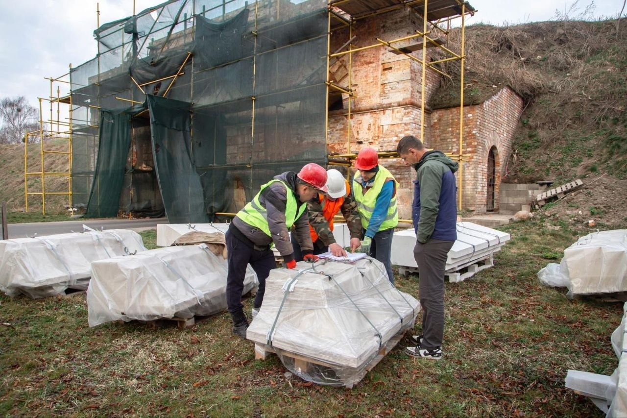 Ремонт Южных ворот в Брестской крепости