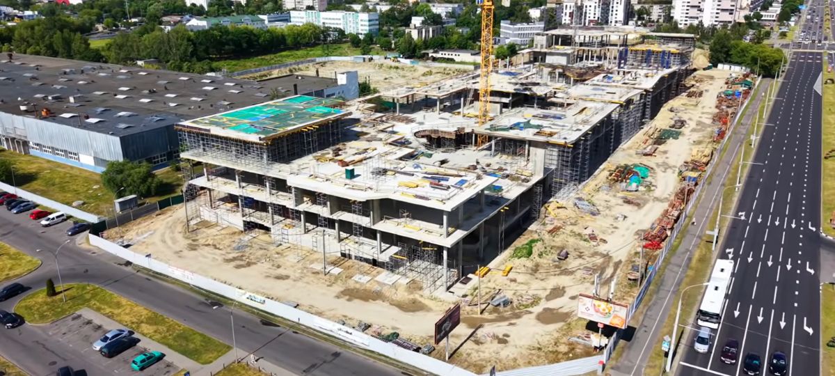 Строящийся ТЦ в Бресте на Московской