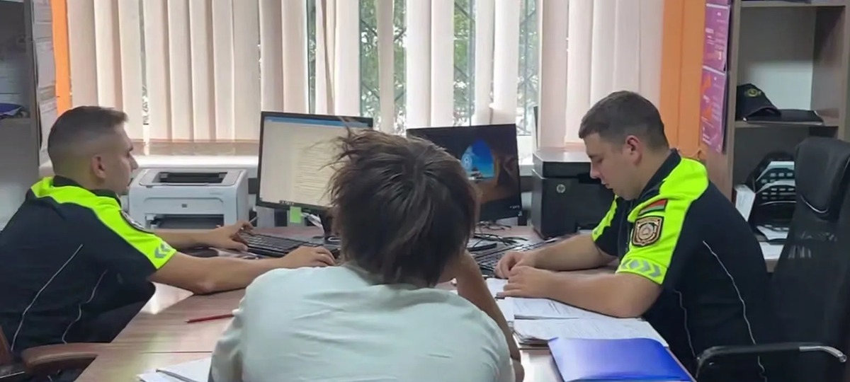 15-летний подросток в ГАИ УВД Брестского облисполкома. Скриншот видео