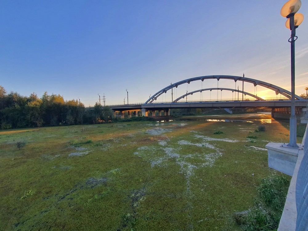 Мухавец возле моста в Брестской крепости. Фото из Threads